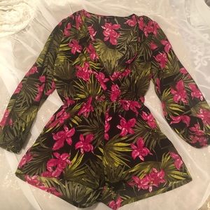 Sexy Tropical Romper! 🌺